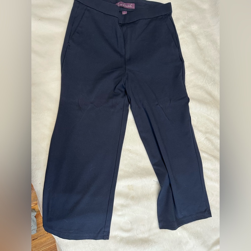 Gloria Vanderbilt navy cropped Knit